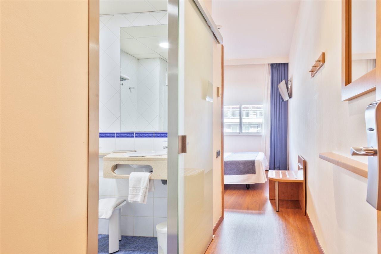 Hotell Acta Antibes 2*