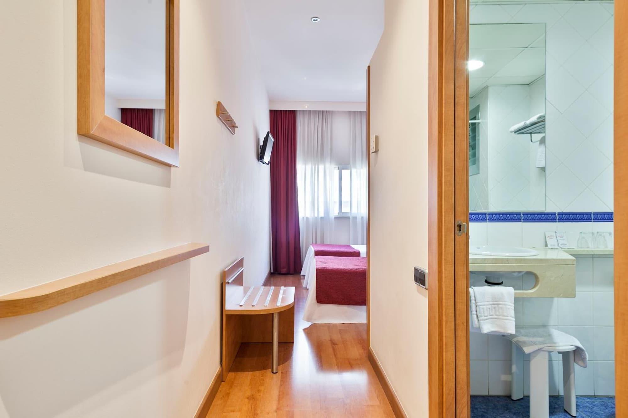 Hotell Acta Antibes 2*