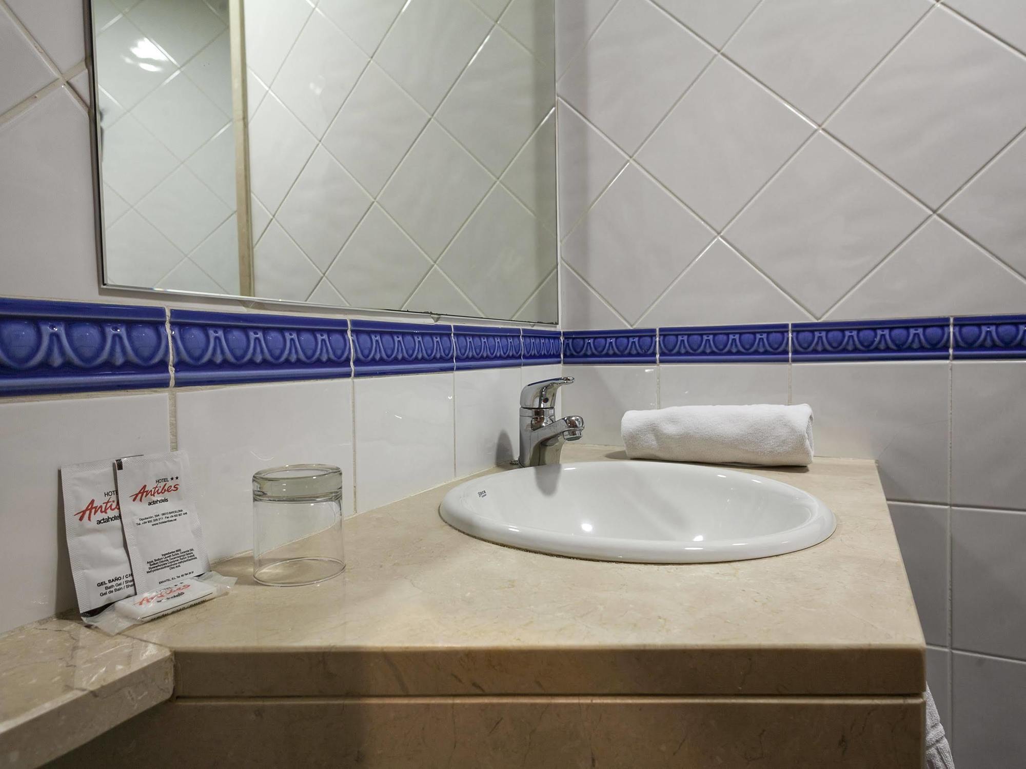 Hotell Acta Antibes 2*